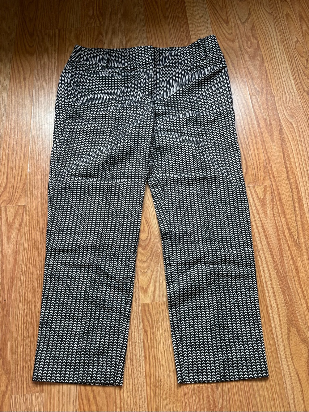 LOFT Marisa Black & White Cropped Pants Sz 6